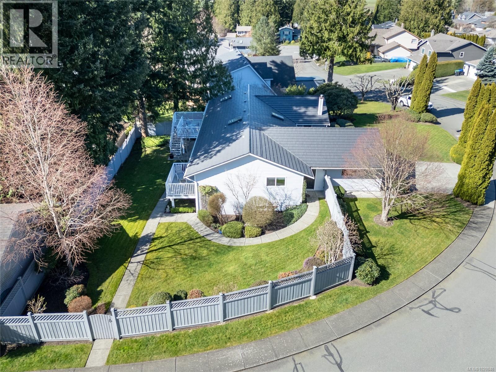 1580 BEACONSFIELD CRES - 12