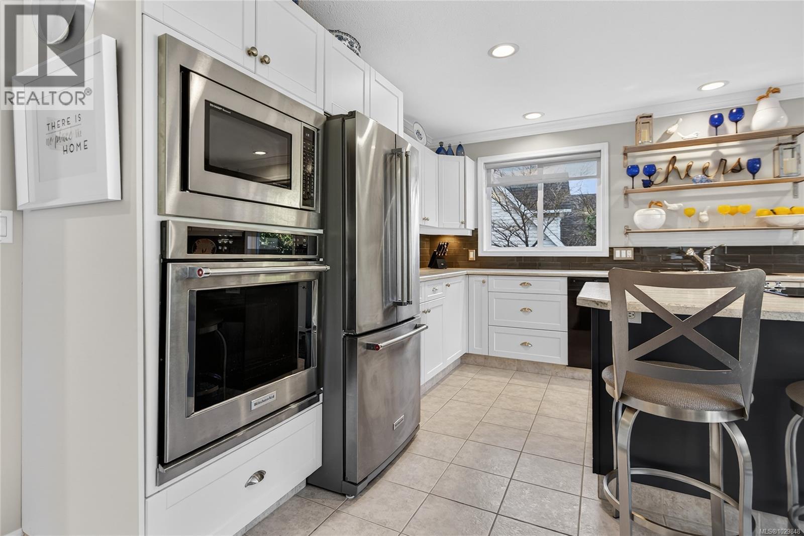 1580 Beaconsfield Cres - 23