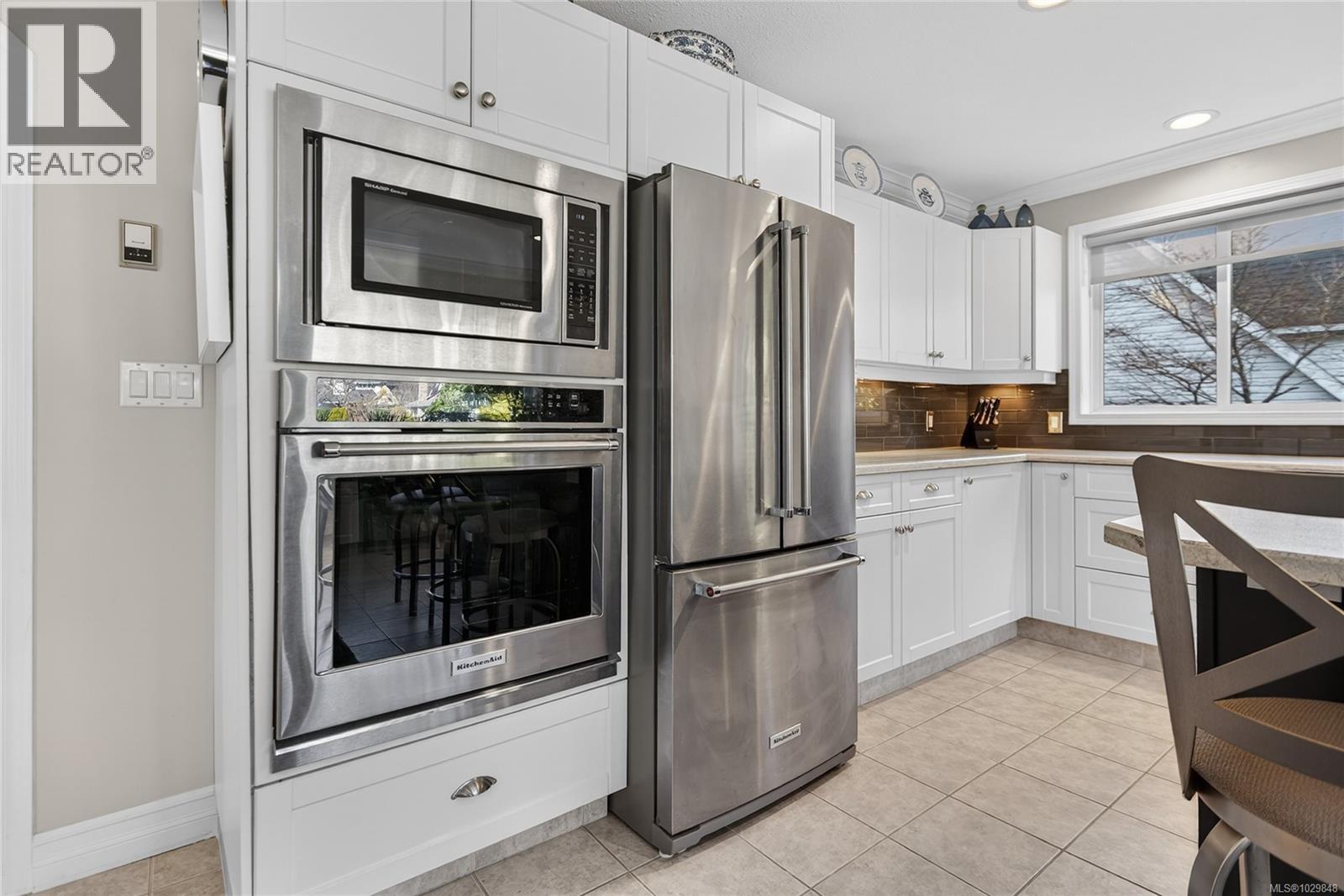 1580 BEACONSFIELD CRES - 24