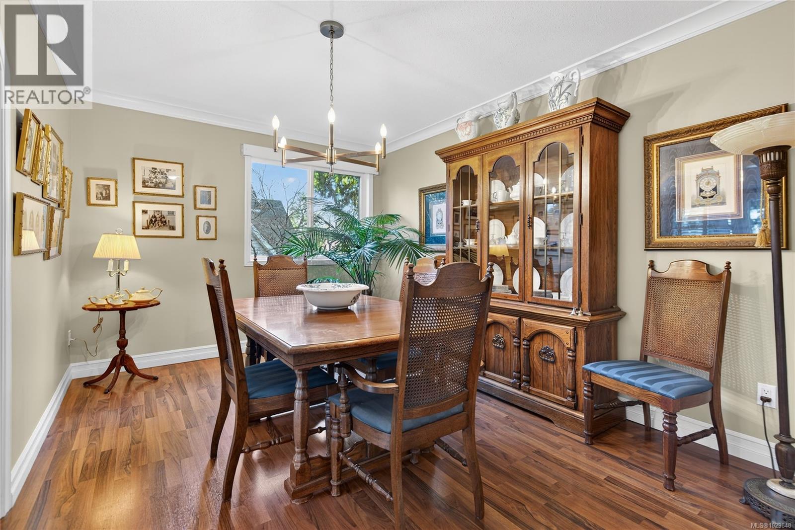 1580 BEACONSFIELD CRES - 28