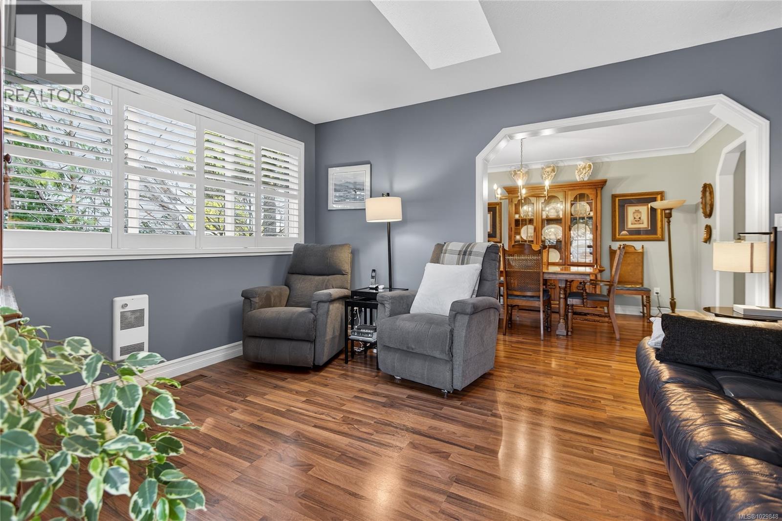 1580 BEACONSFIELD CRES - 30