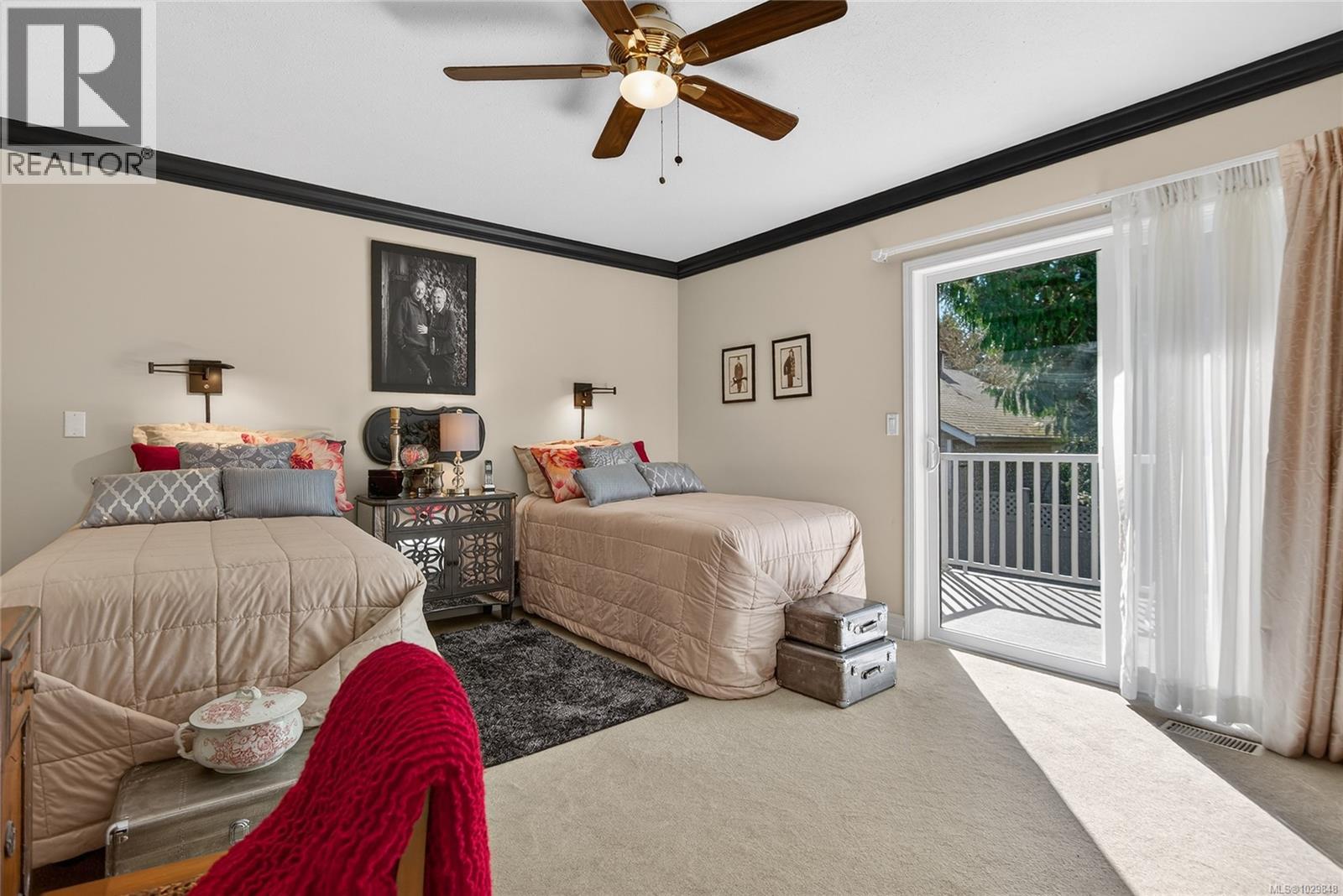 1580 Beaconsfield Cres - 32