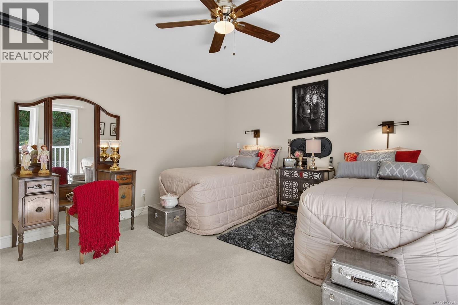 1580 Beaconsfield Cres - 33