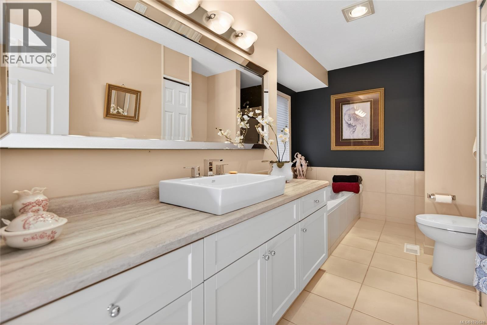 1580 Beaconsfield Cres - 35