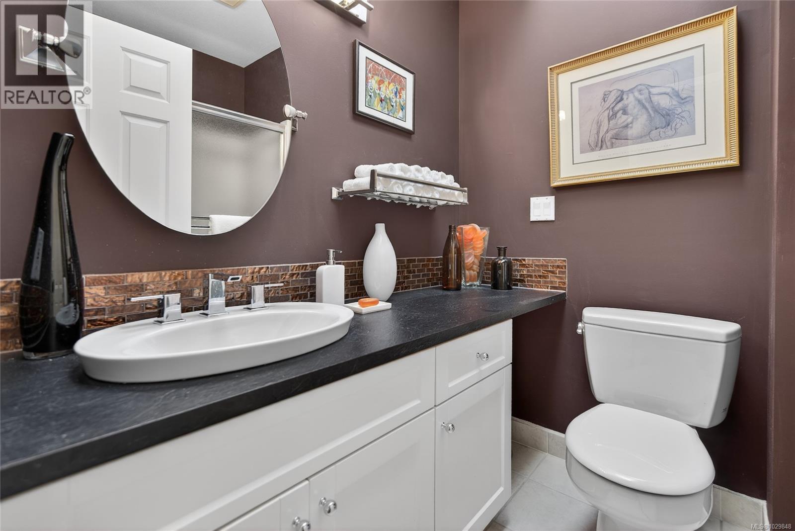 1580 Beaconsfield Cres - 40
