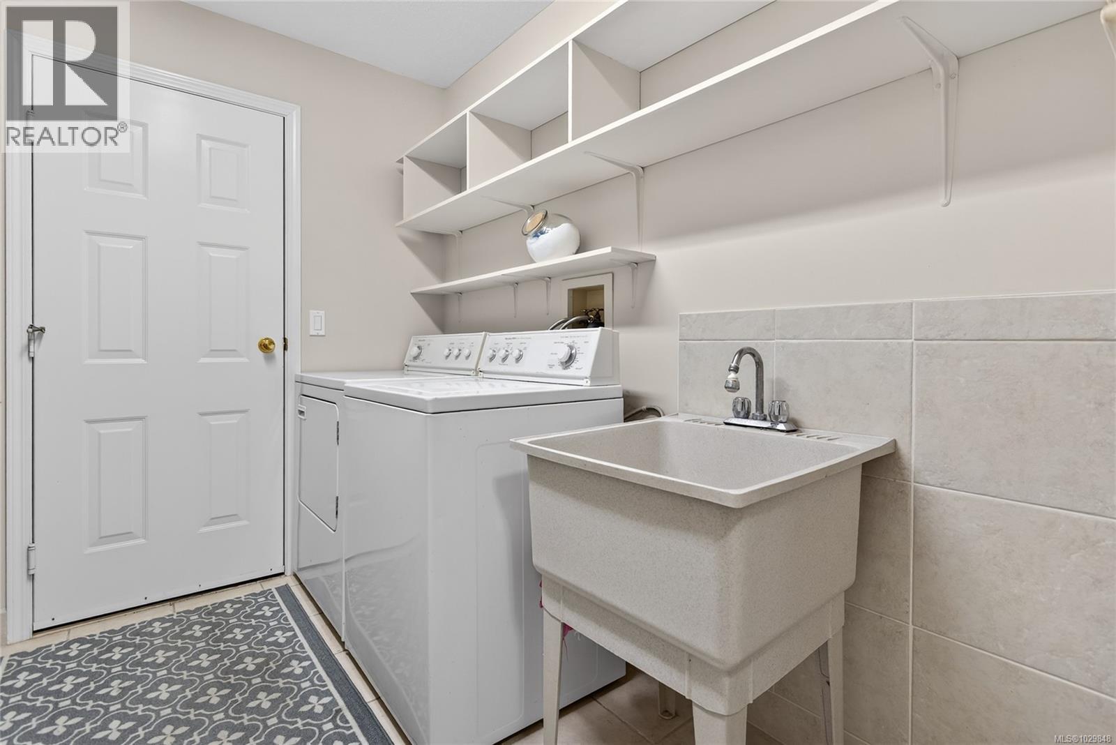 1580 BEACONSFIELD CRES - 41