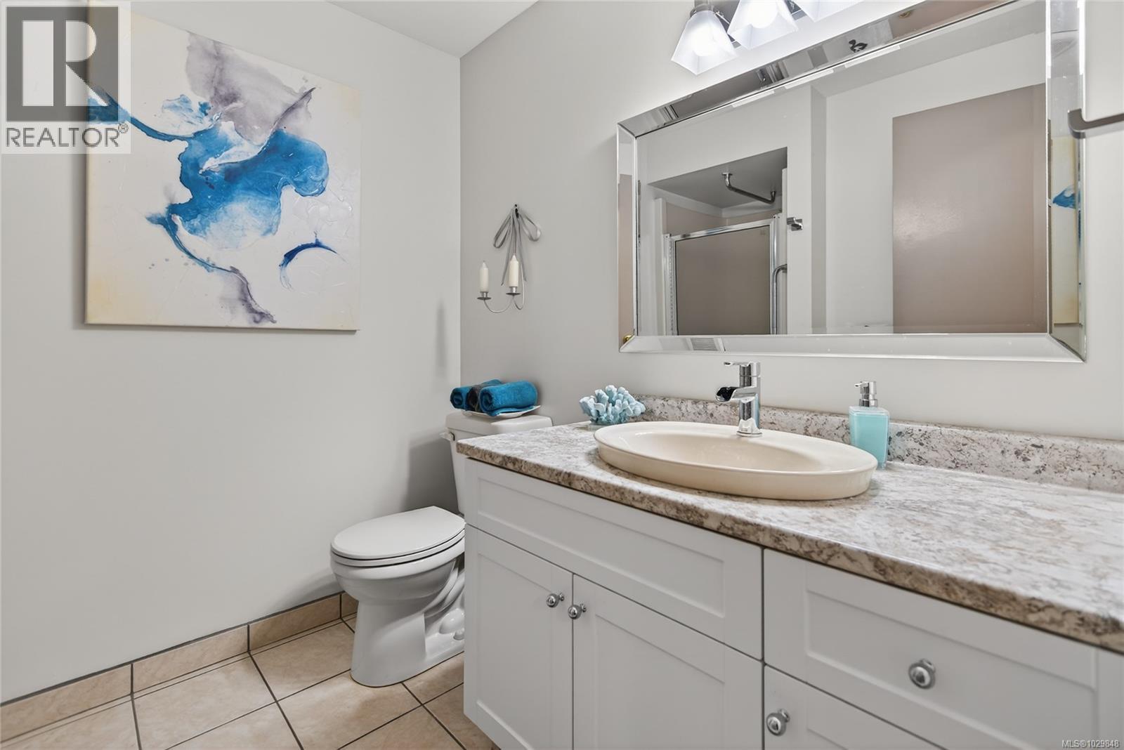 1580 Beaconsfield Cres - 43