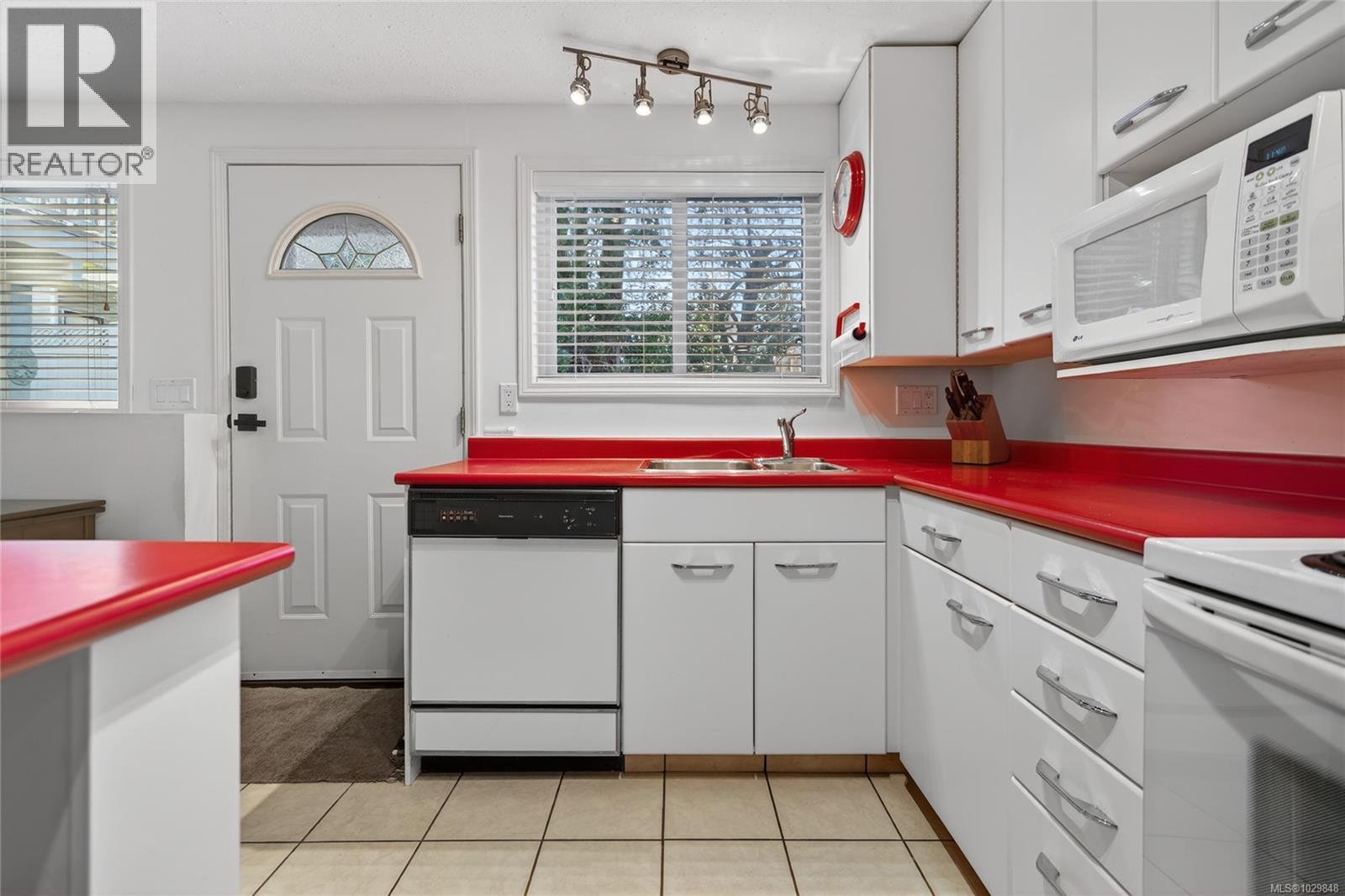 1580 BEACONSFIELD CRES - 44