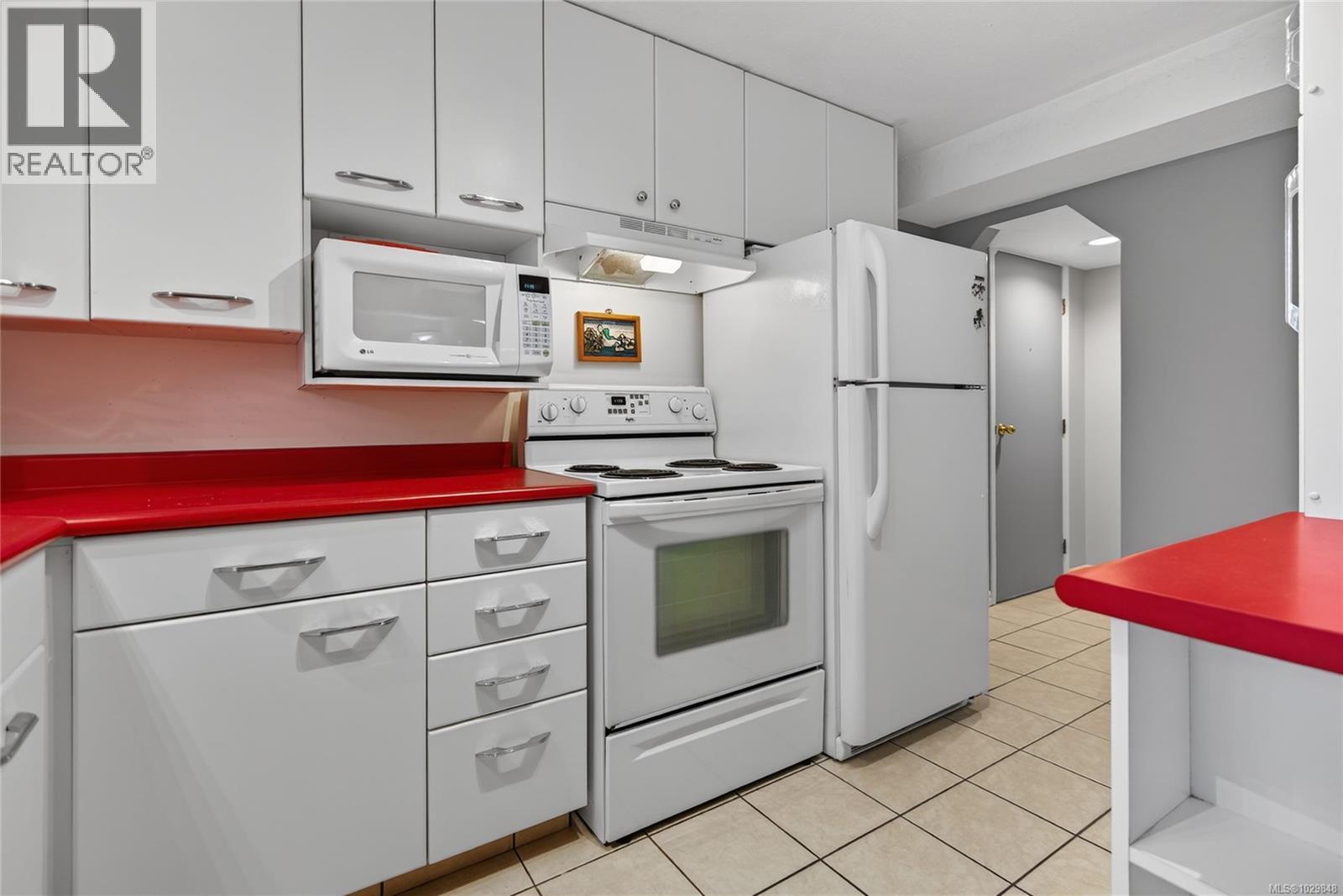 1580 Beaconsfield Cres - 46