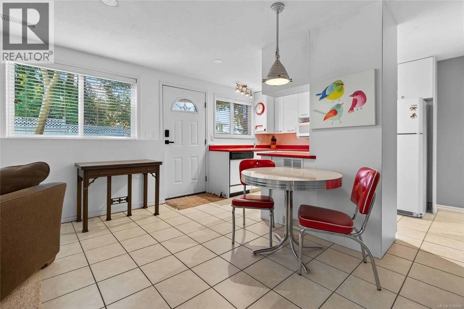 1580 Beaconsfield Cres - 48