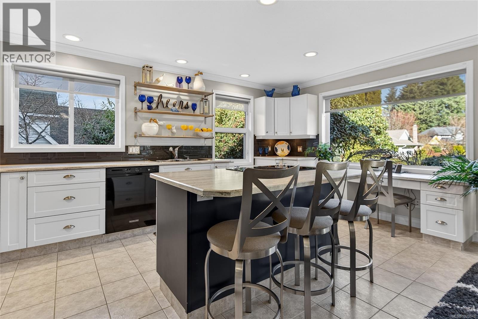1580 Beaconsfield Cres - 5