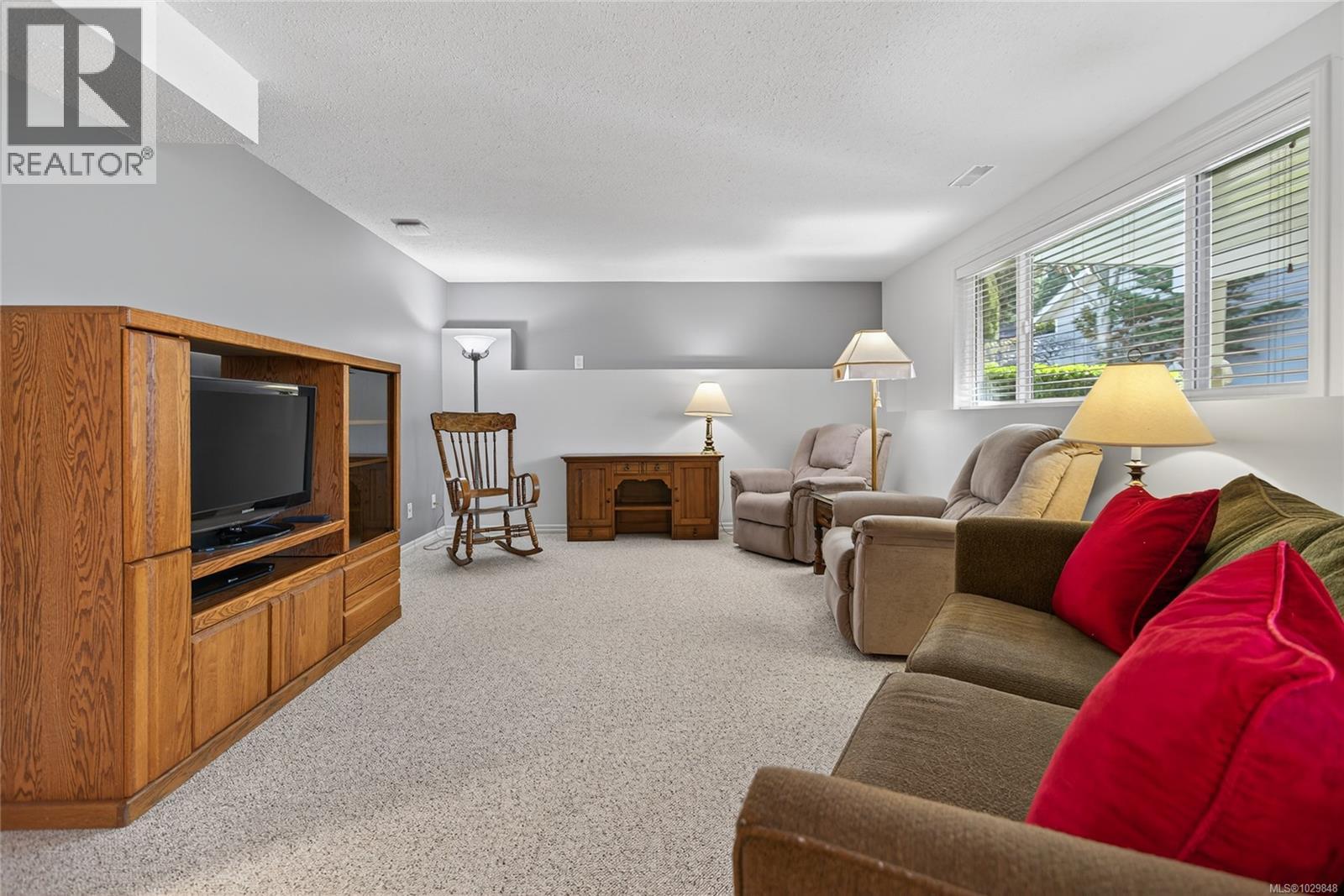 1580 Beaconsfield Cres - 50