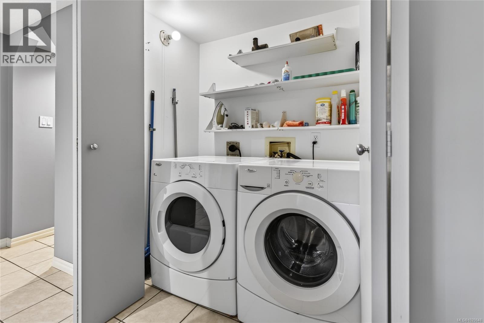 1580 BEACONSFIELD CRES - 57