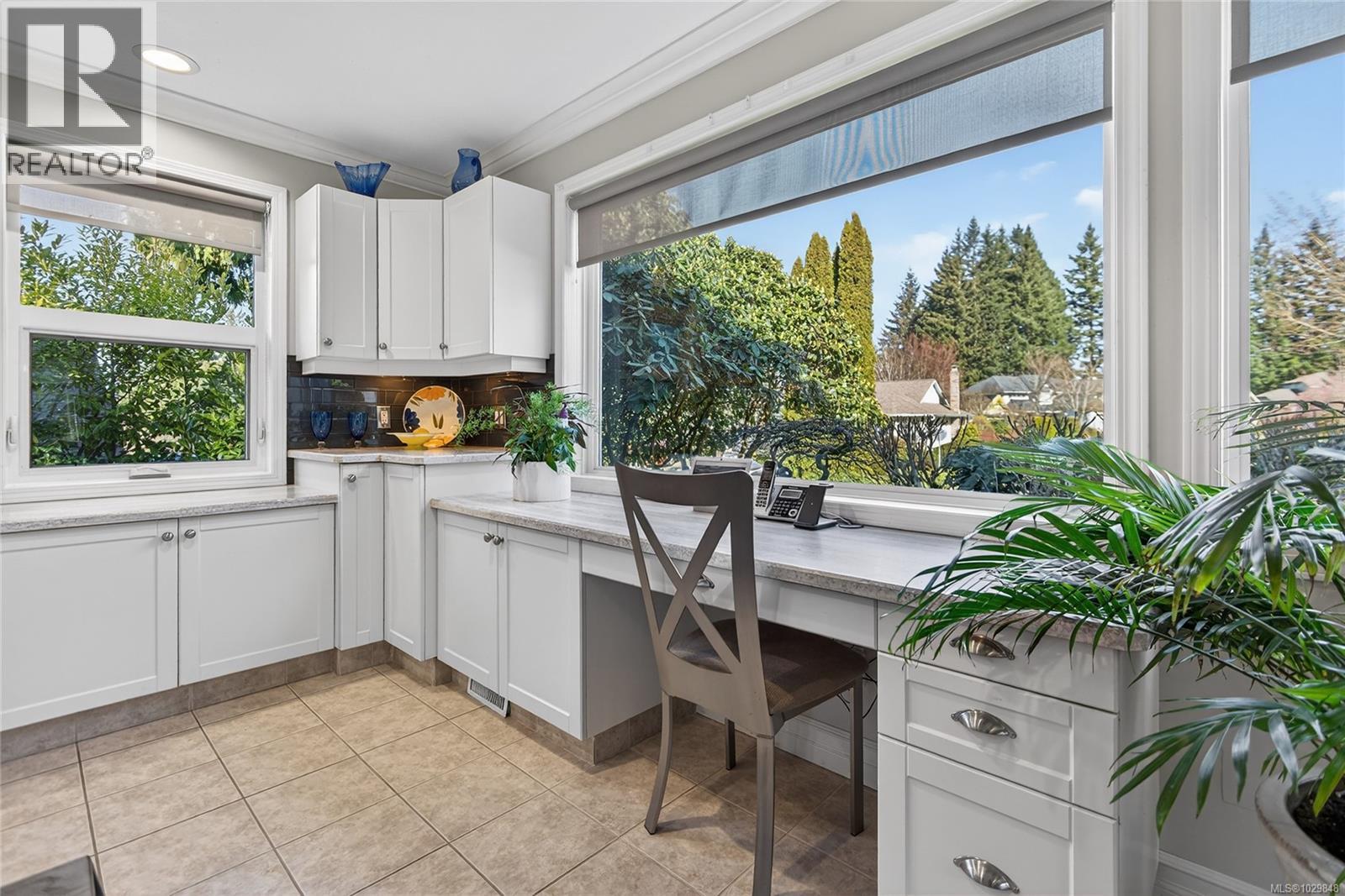 1580 Beaconsfield Cres - 7