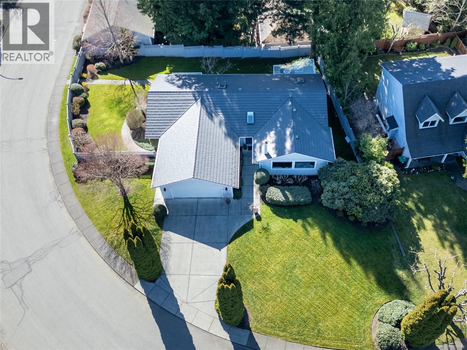 1580 BEACONSFIELD CRES - 79