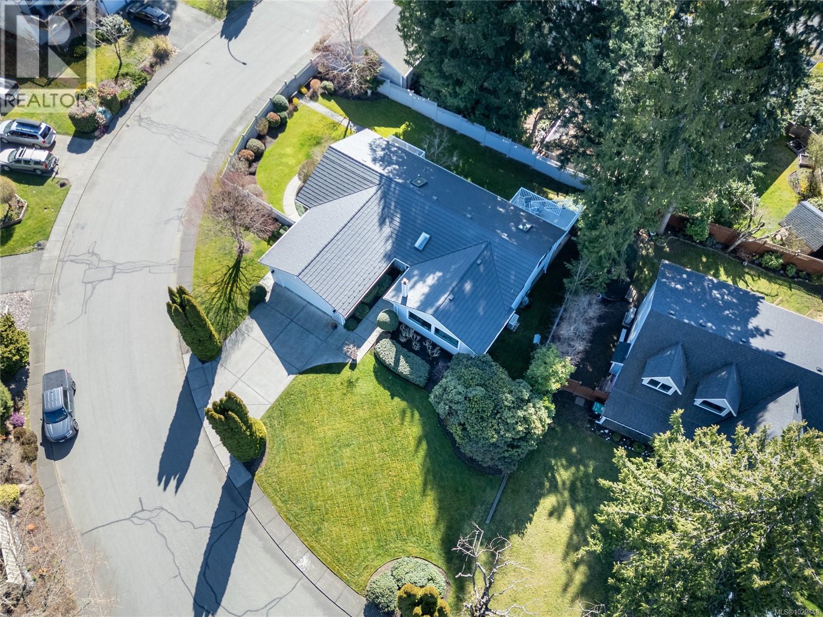 1580 BEACONSFIELD CRES - 80