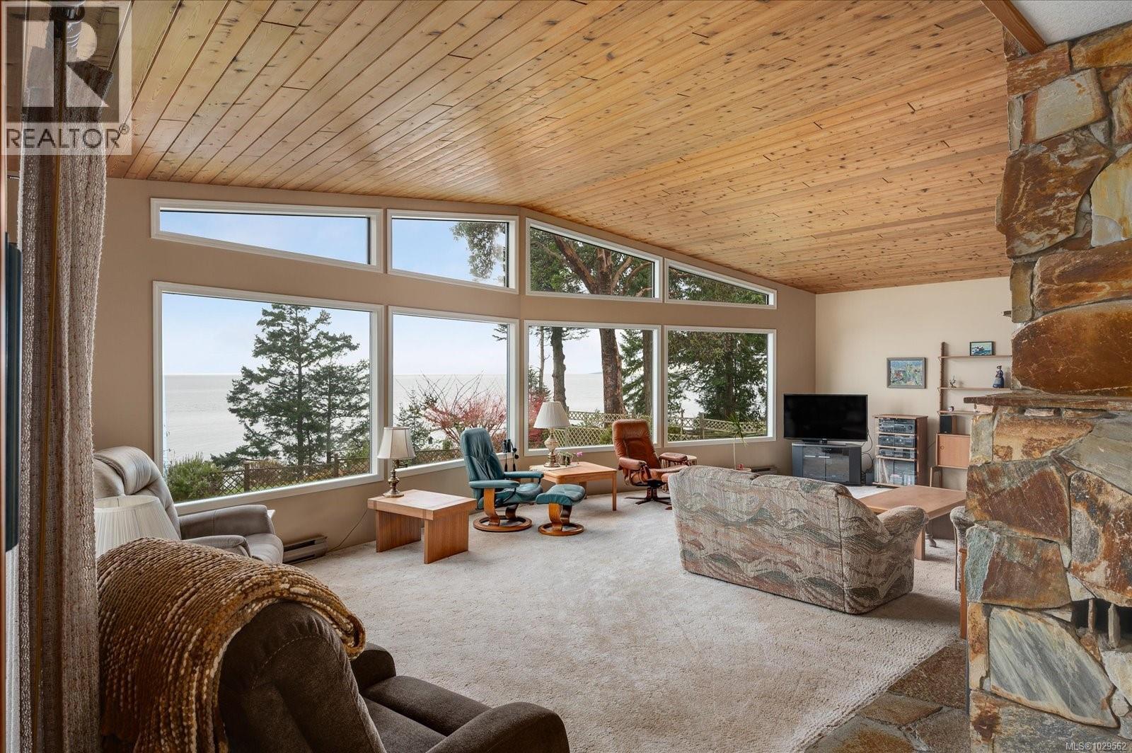 631 Sanderson Rd, Parksville