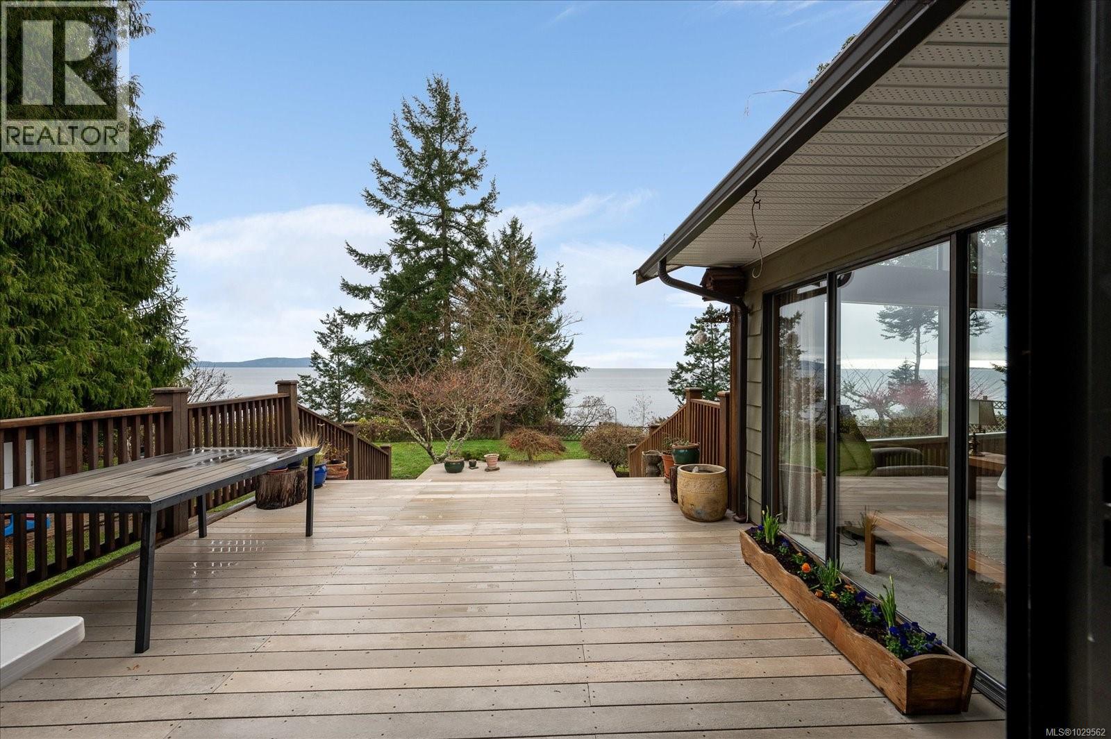 631 Sanderson Rd, Parksville