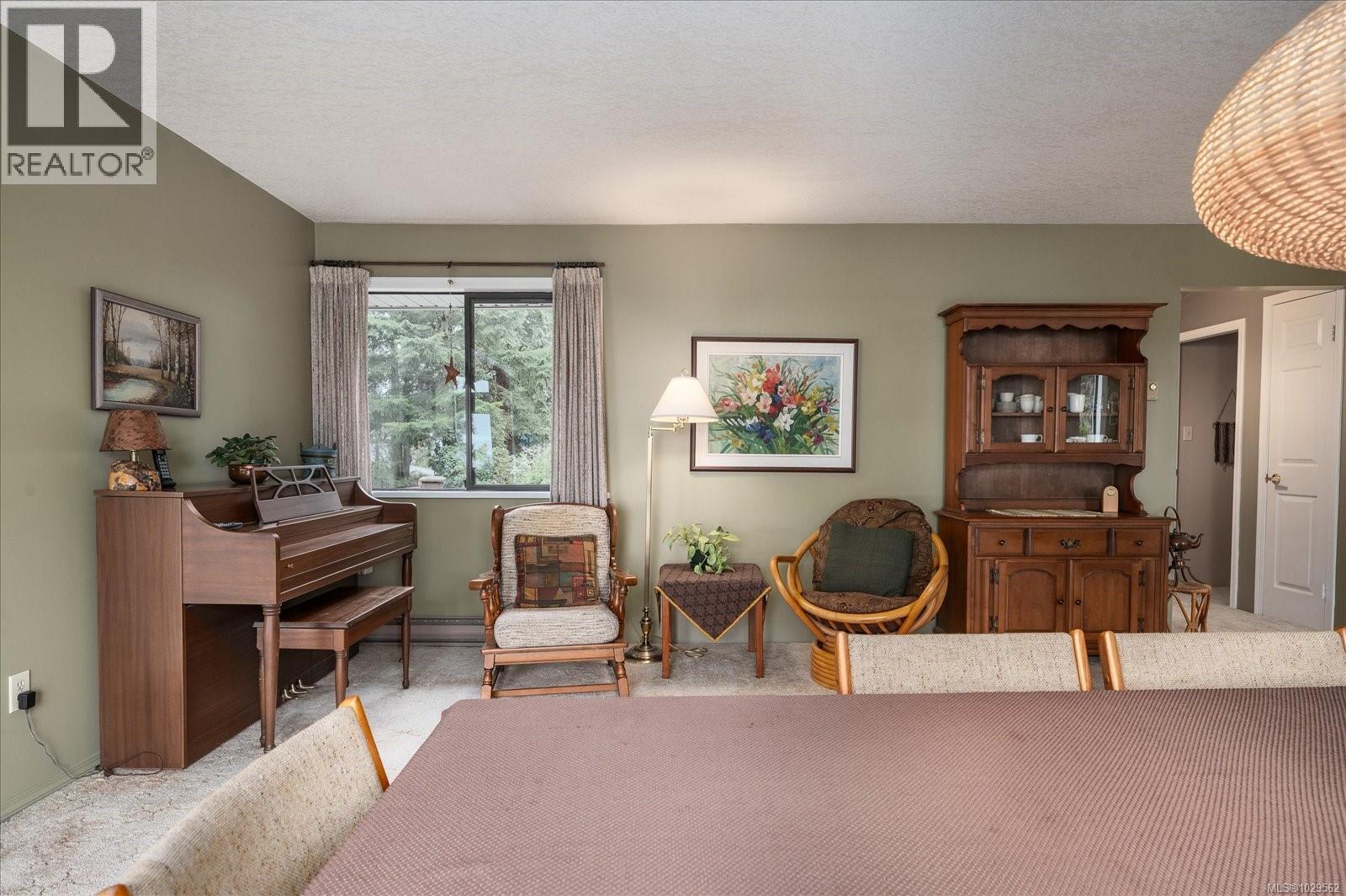 631 Sanderson Rd, Parksville