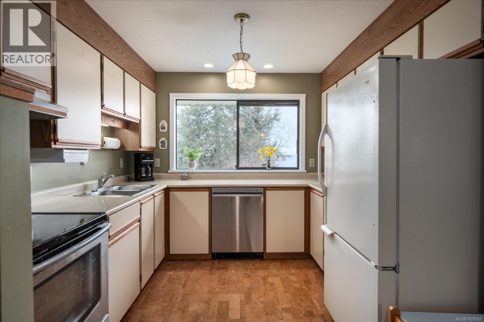 631 Sanderson Rd, Parksville