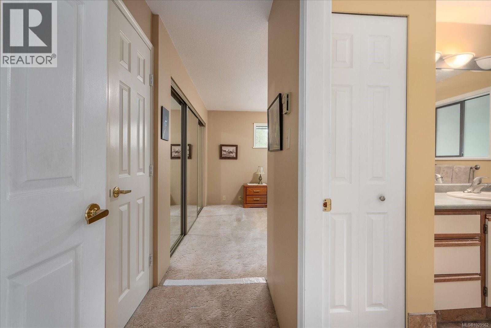 631 Sanderson Rd, Parksville