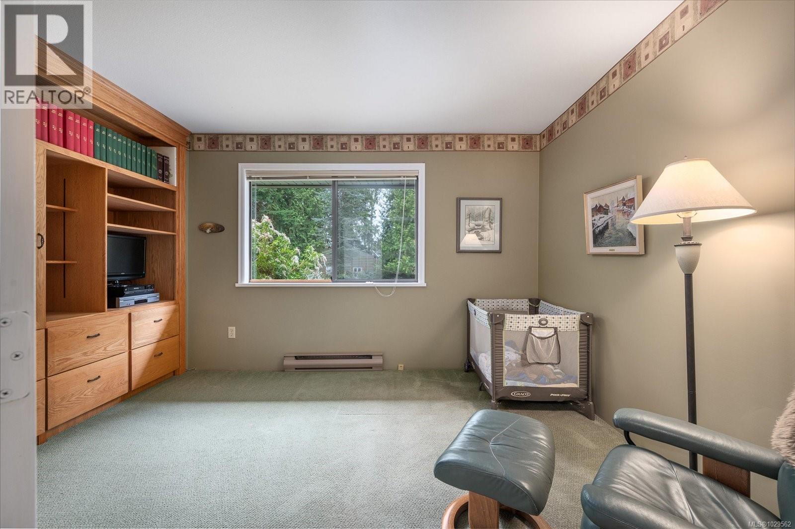 631 Sanderson Rd, Parksville