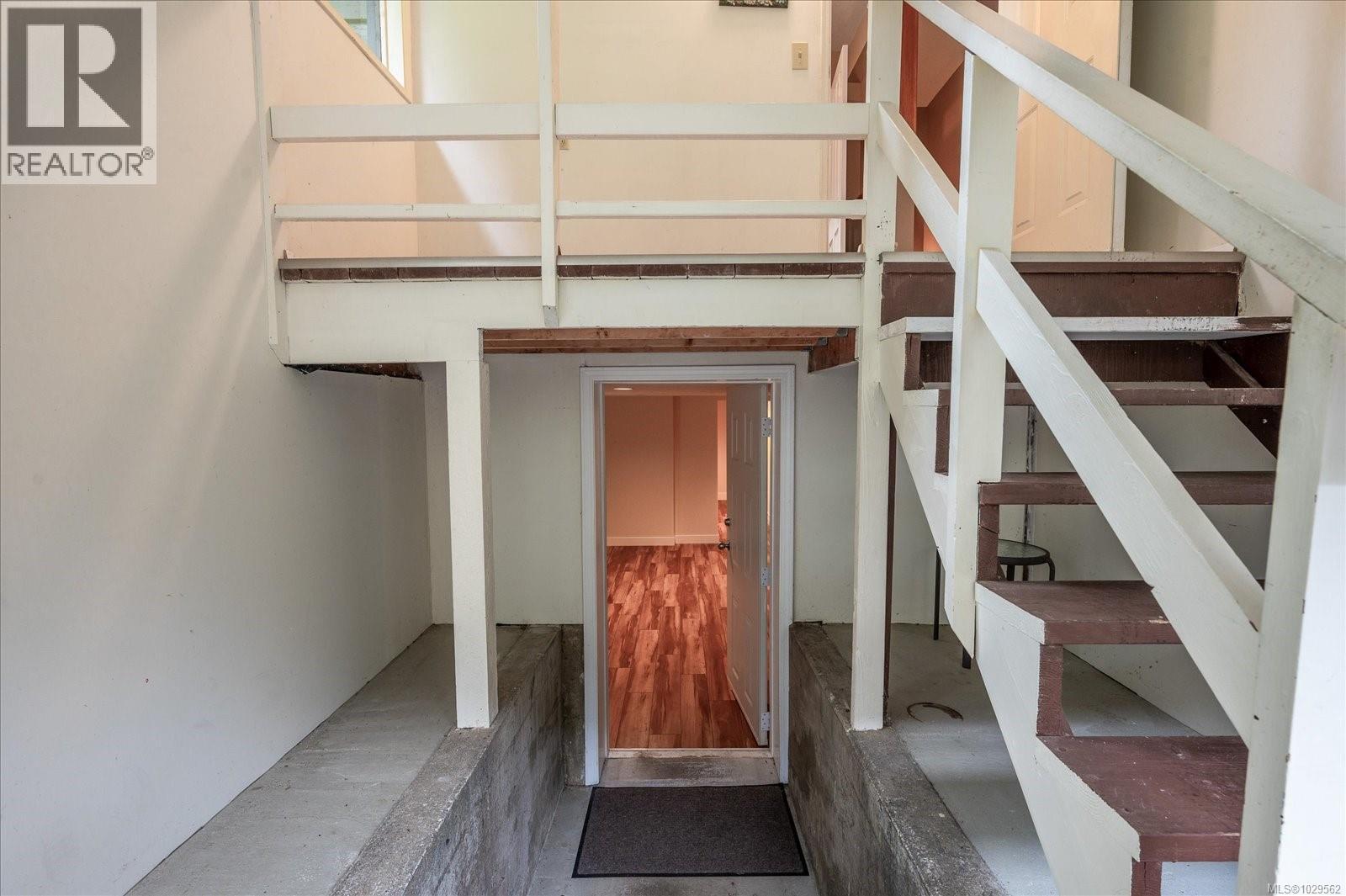 631 Sanderson Rd - 32