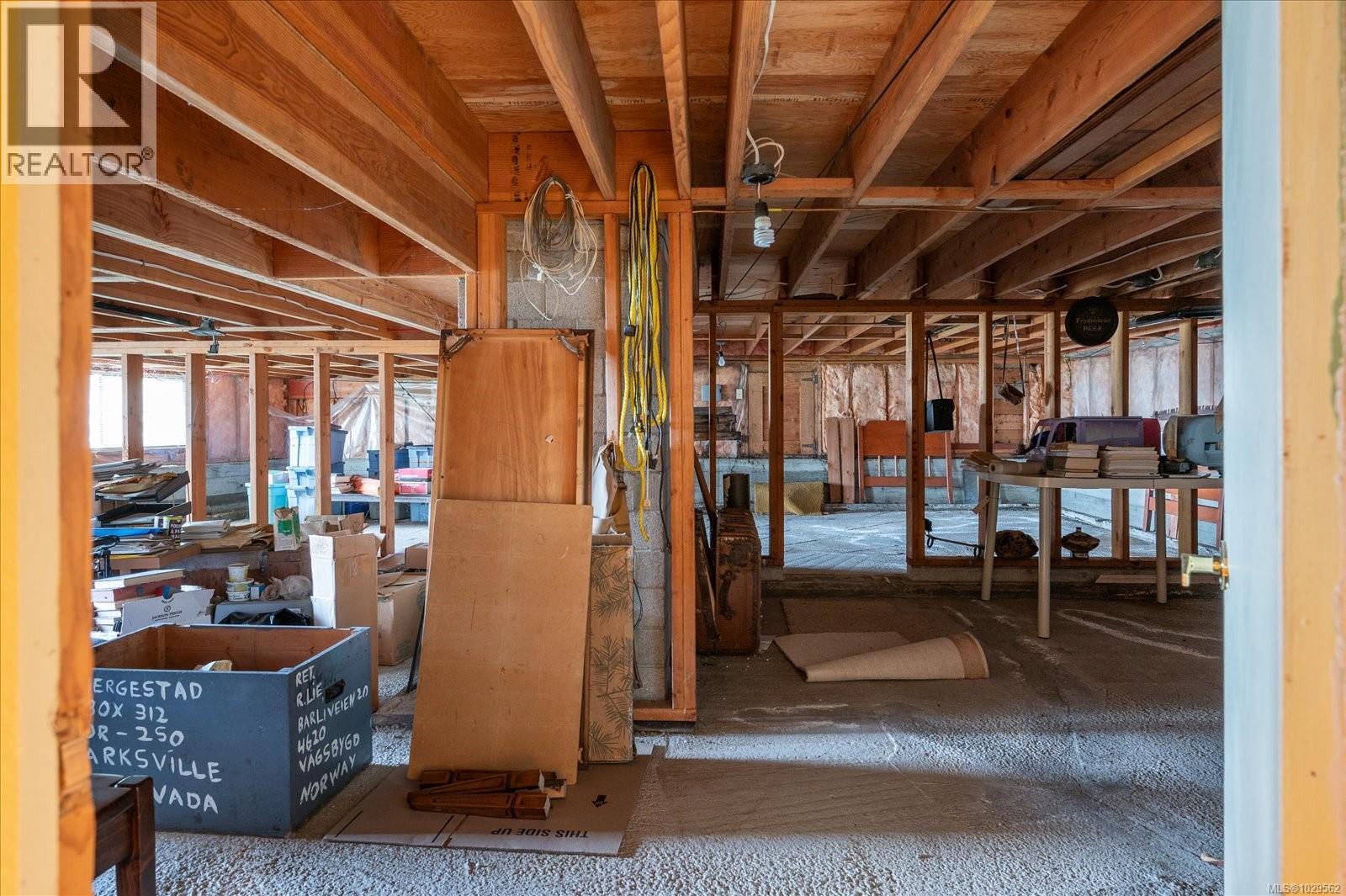 631 Sanderson Rd, Parksville