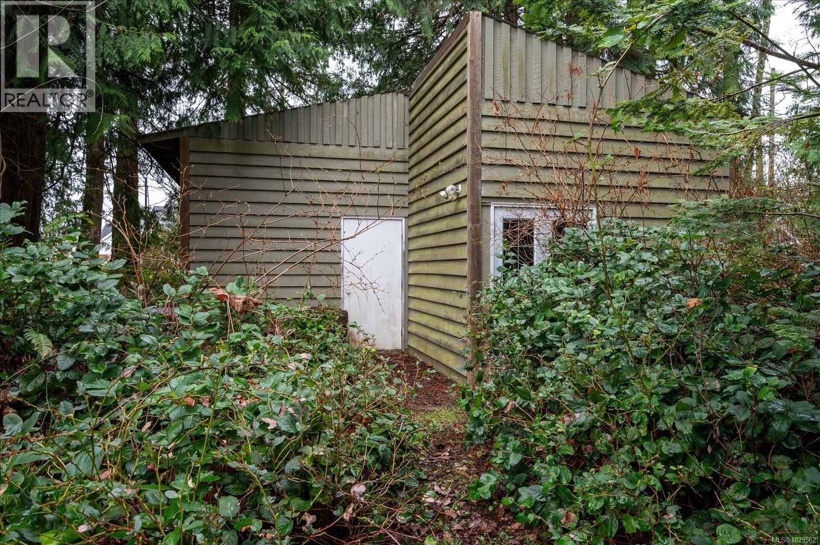 631 Sanderson Rd, Parksville