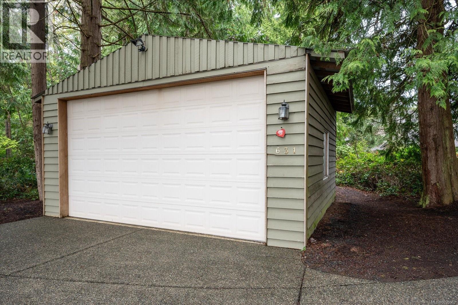 631 Sanderson Rd, Parksville