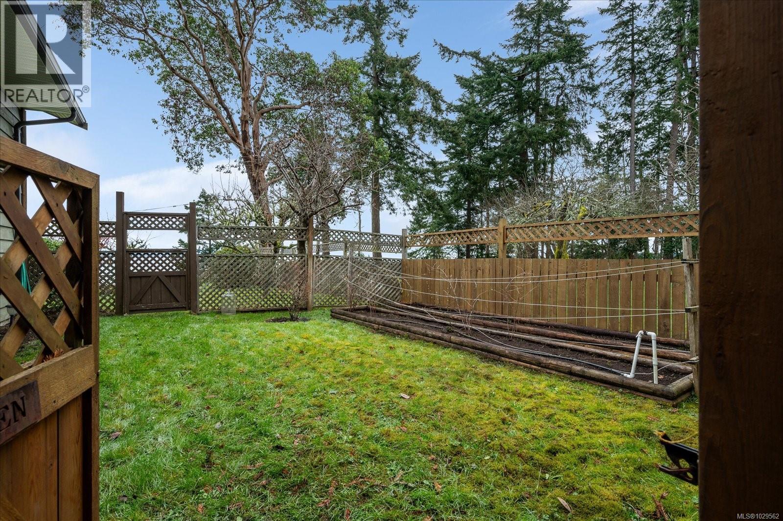631 Sanderson Rd, Parksville