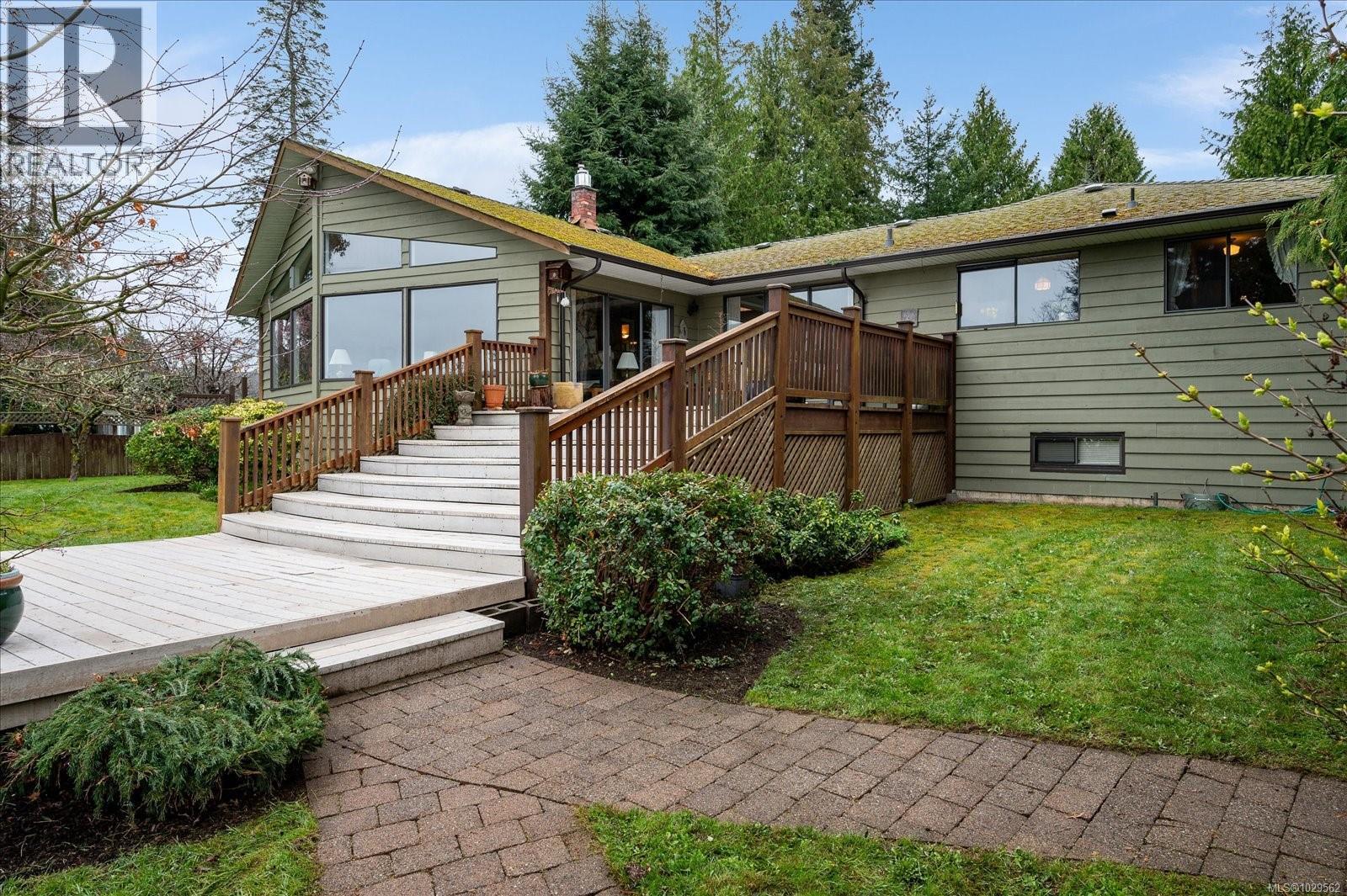 631 Sanderson Rd, Parksville