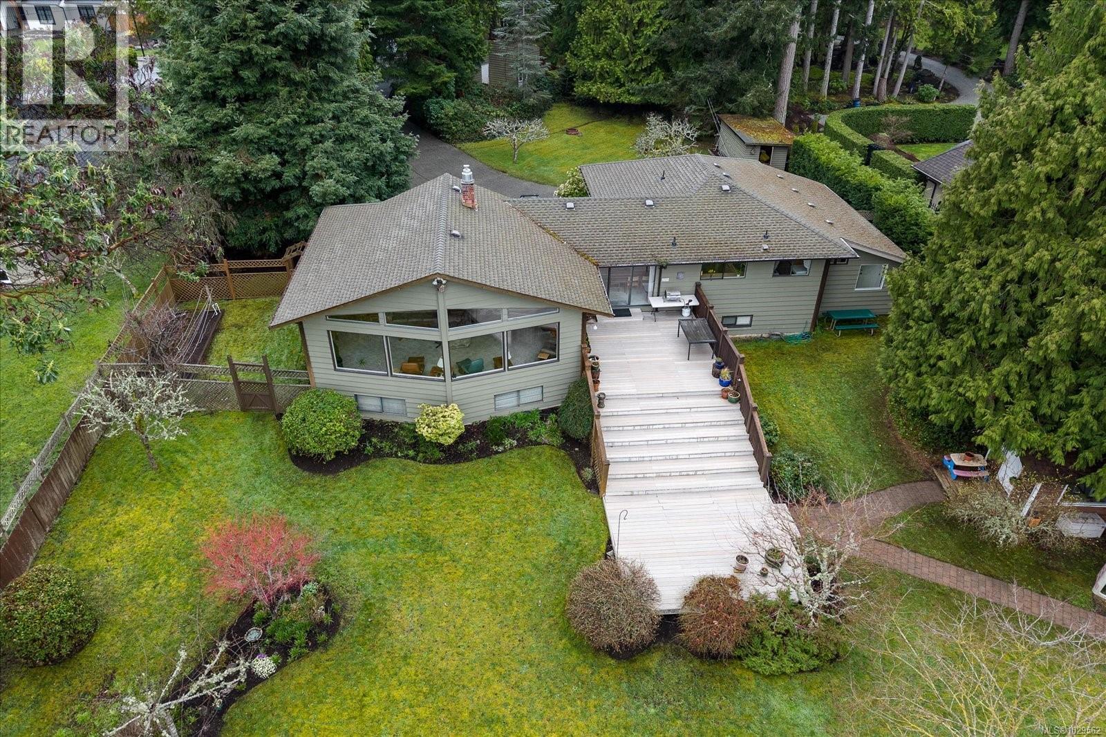 631 Sanderson Rd, Parksville