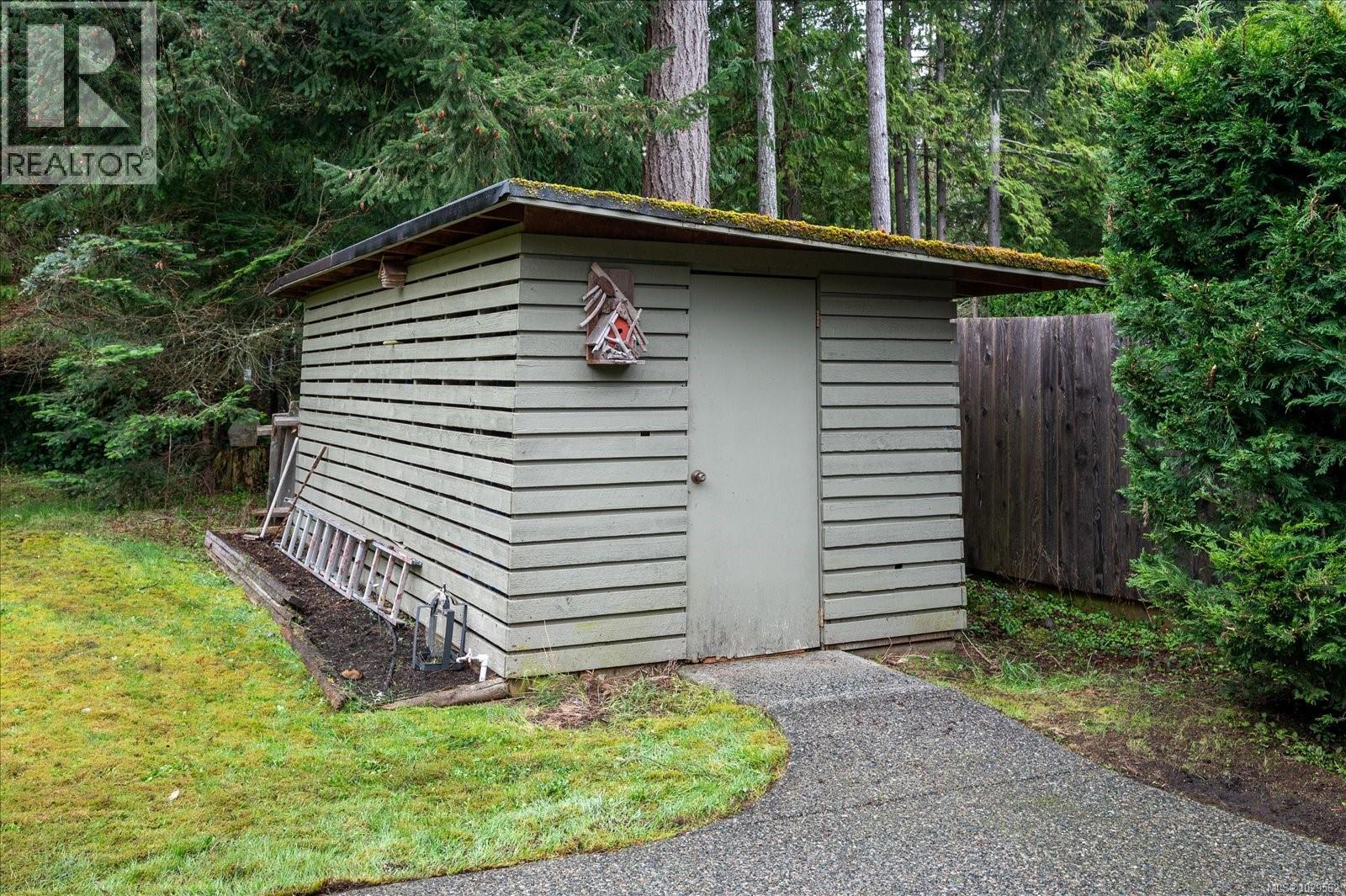 631 Sanderson Rd, Parksville