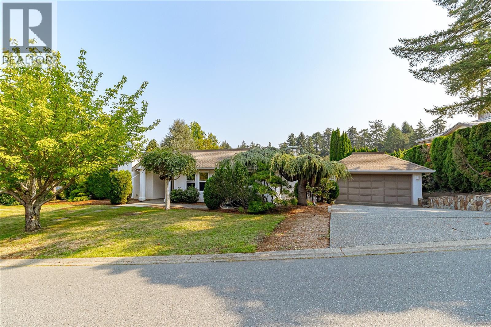  1096 Valewood Trail, Saanich