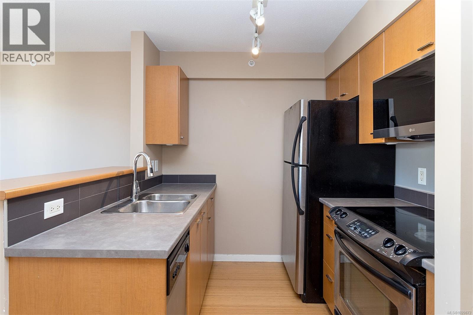 604 751 Fairfield Road, Victoria