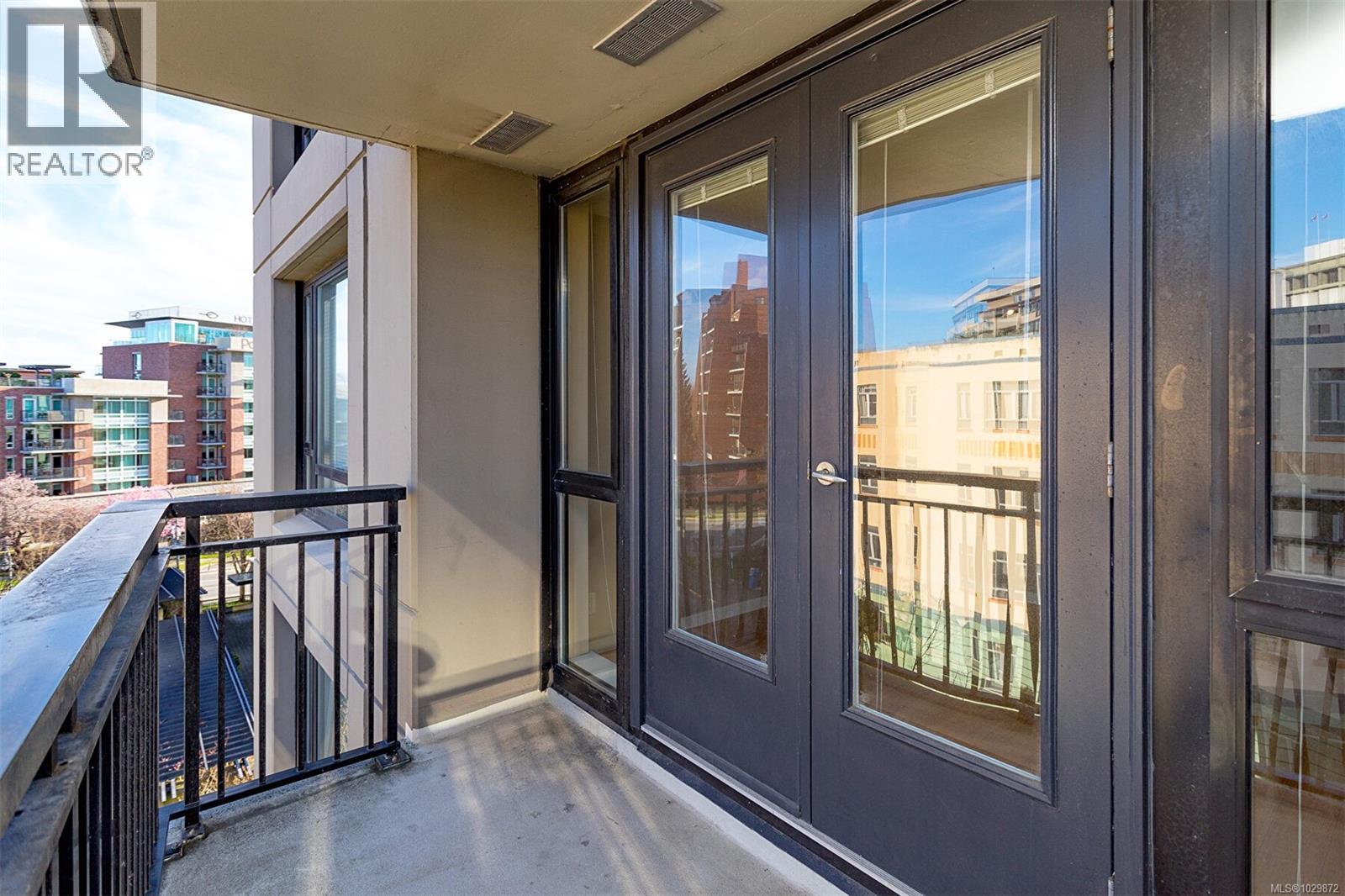 604 751 Fairfield Road, Victoria