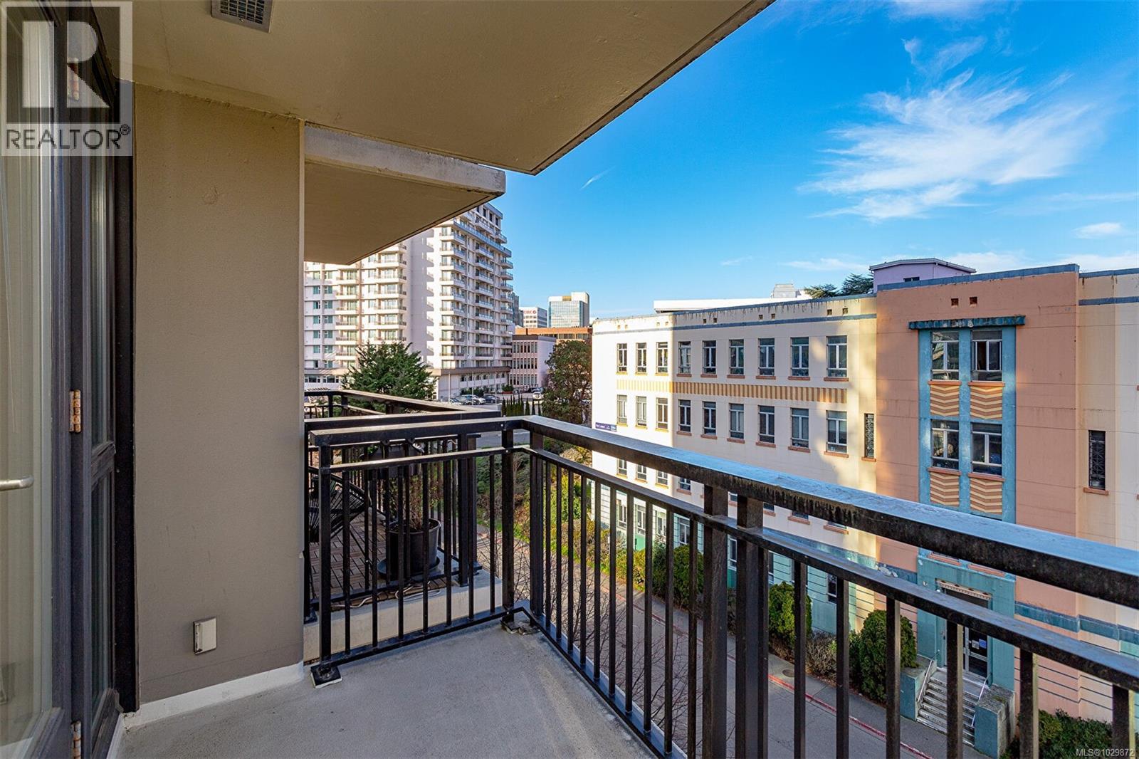 604 751 Fairfield Road, Victoria