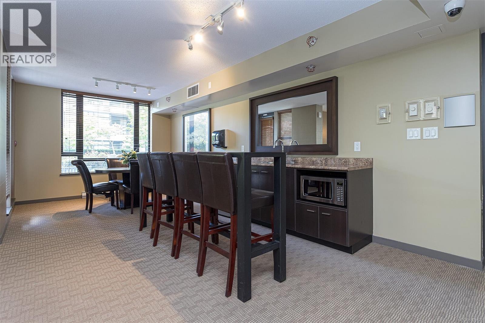 604 751 Fairfield Road, Victoria