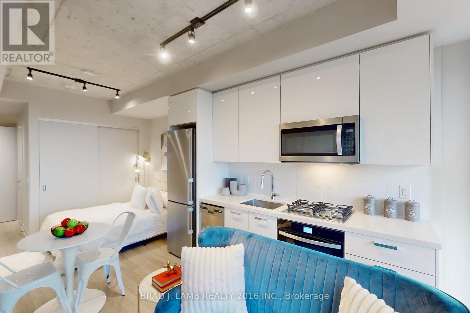 #1014 195 MCCAUL STREET - 10