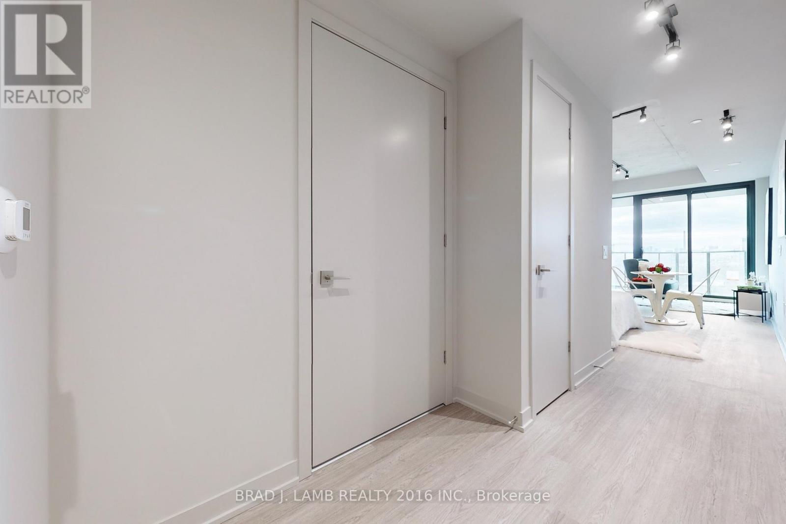 #1014 195 MCCAUL STREET - 18