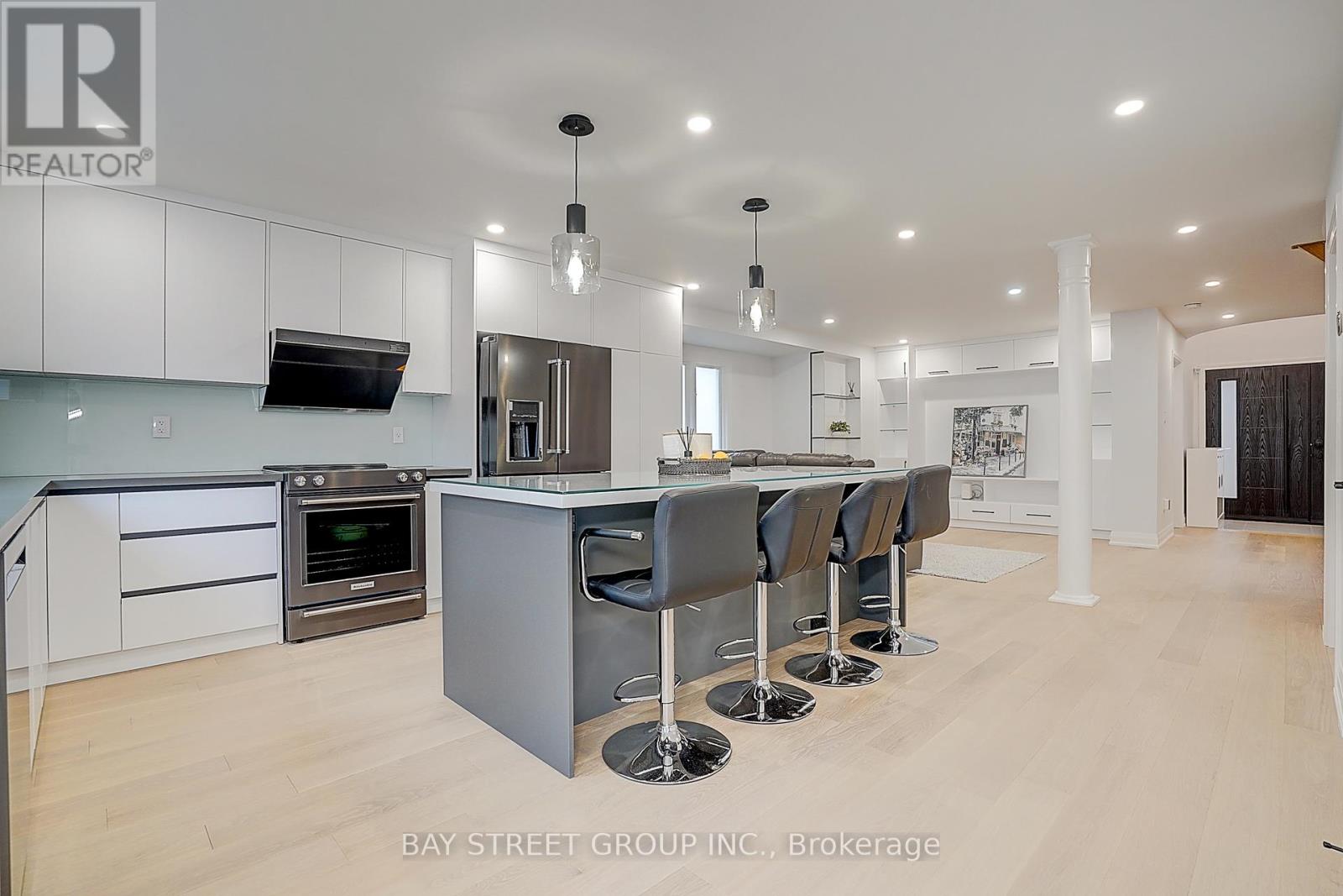 8 MOORELAND COURT - 16