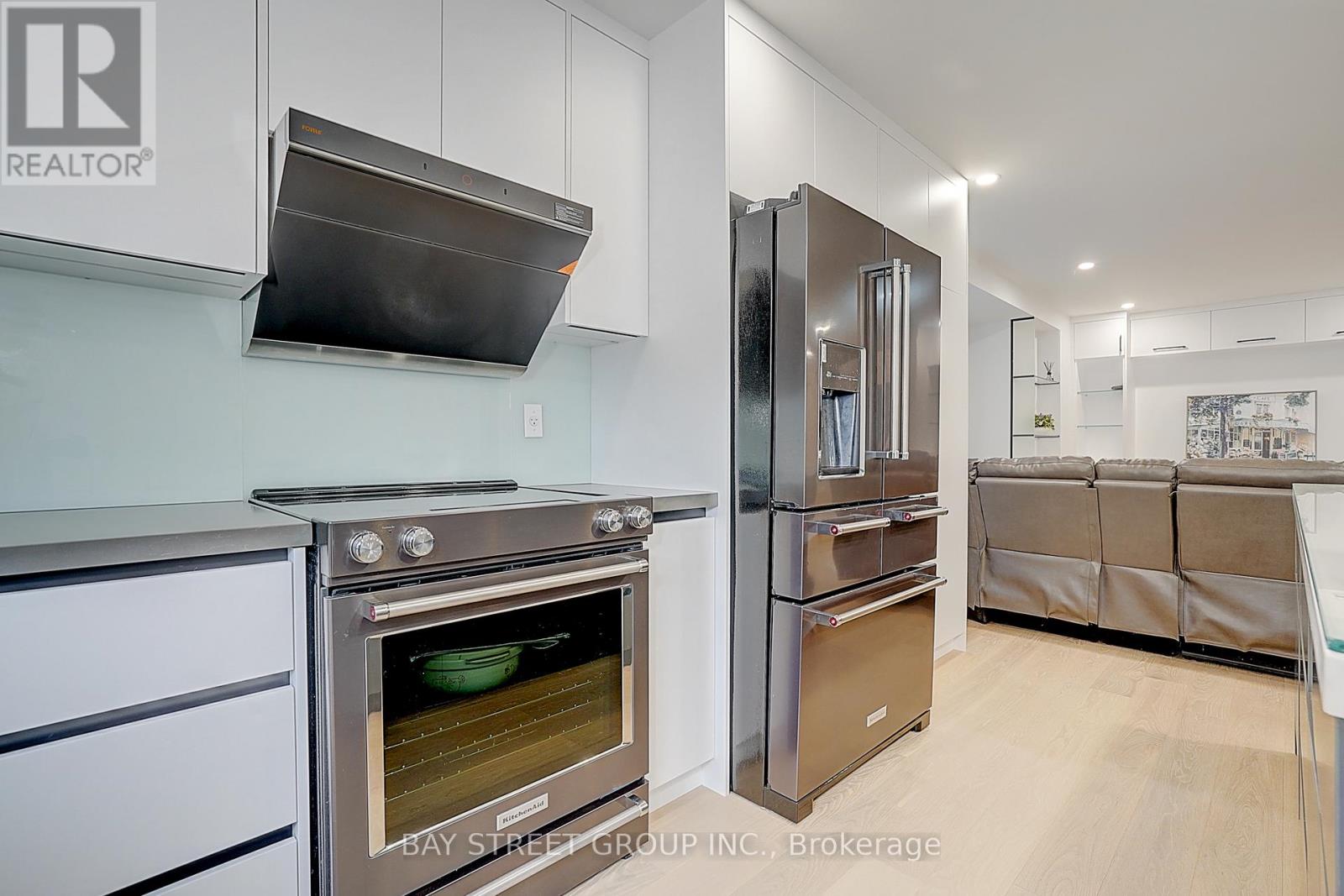 8 MOORELAND COURT - 18