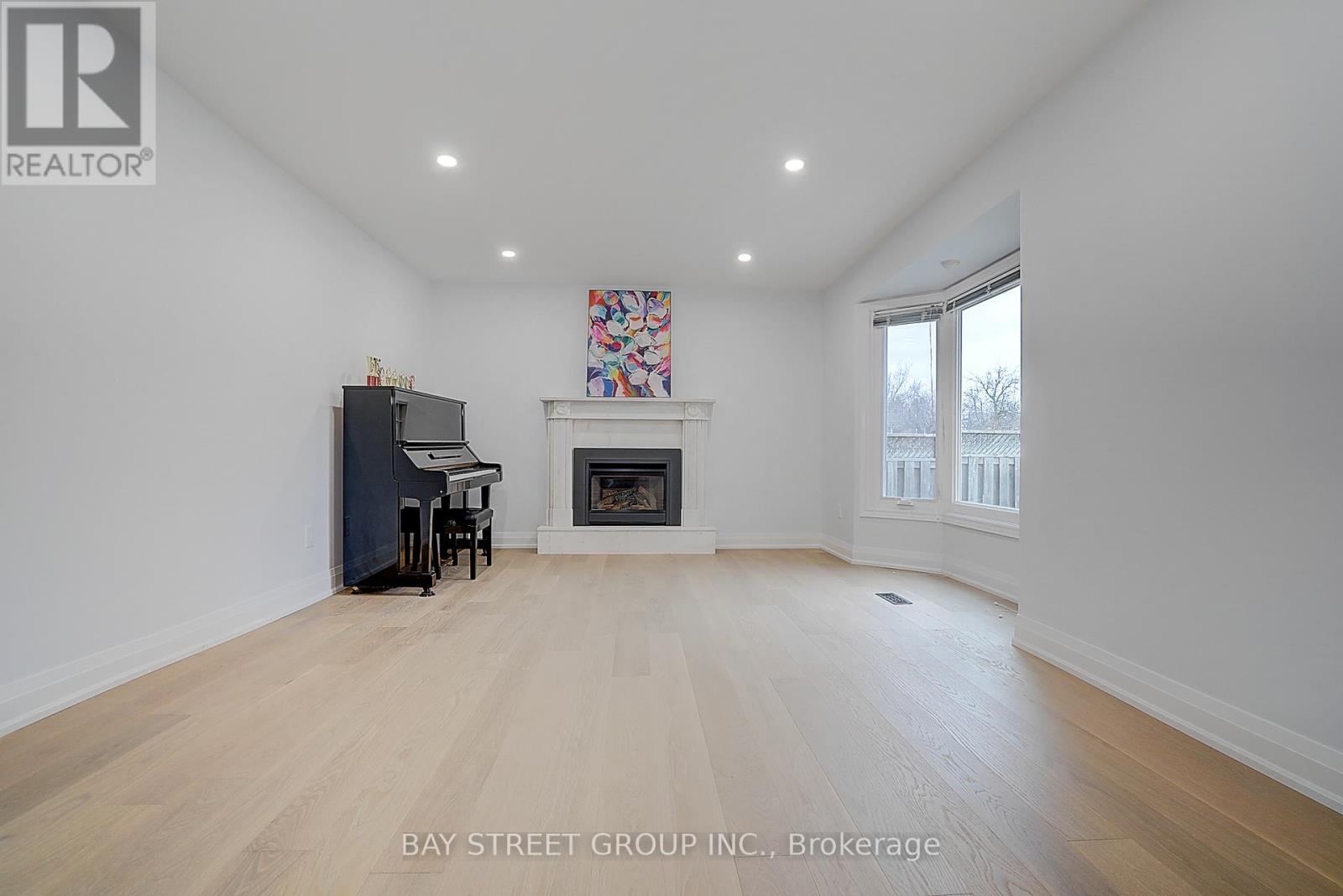 8 MOORELAND COURT - 20