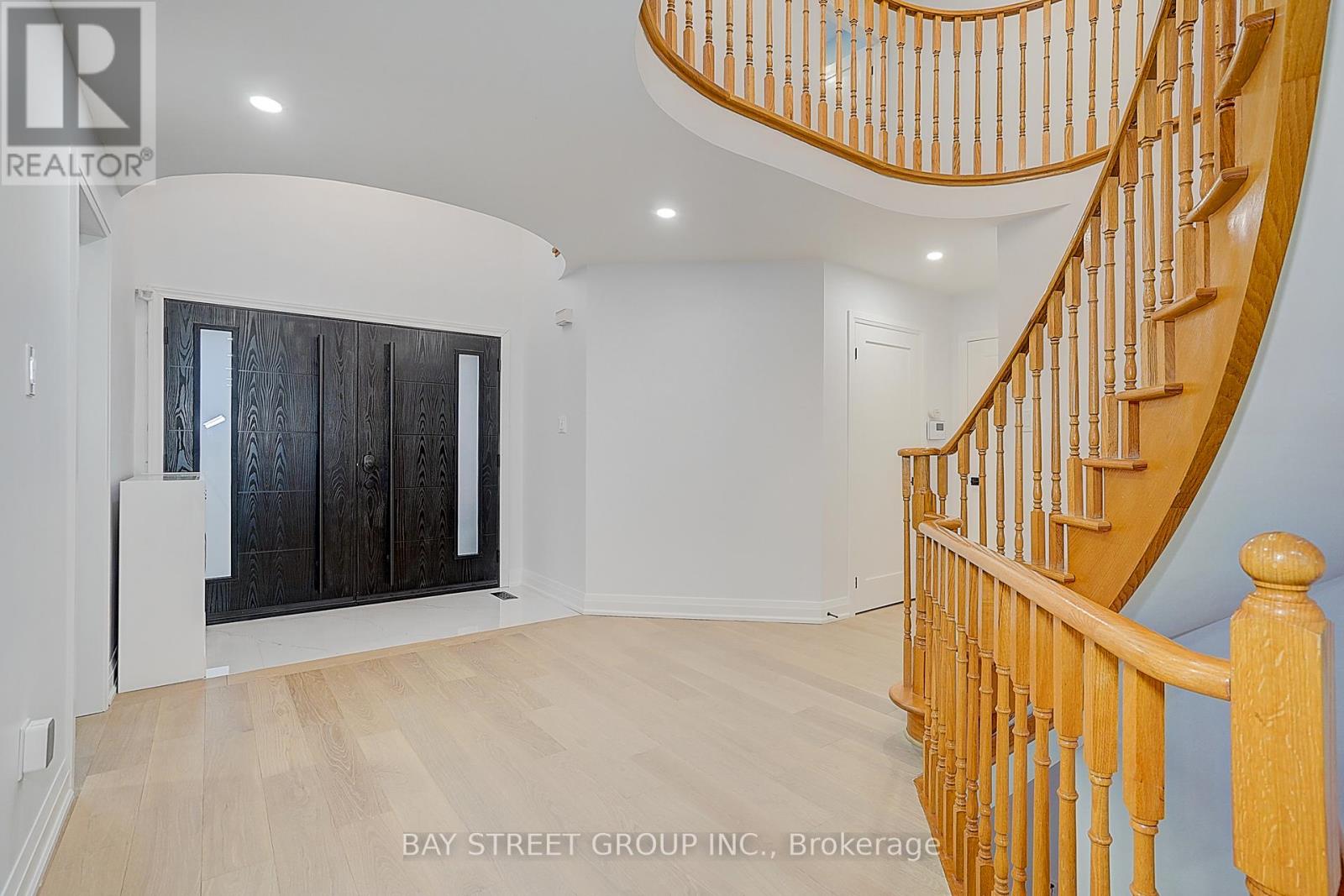 8 MOORELAND COURT - 23