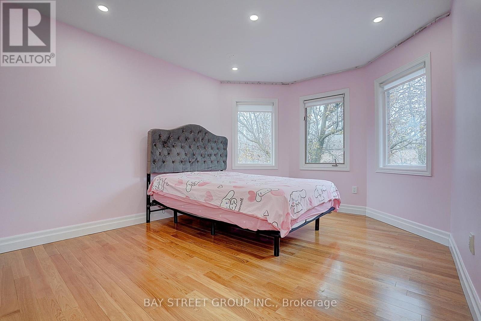 8 MOORELAND COURT - 35