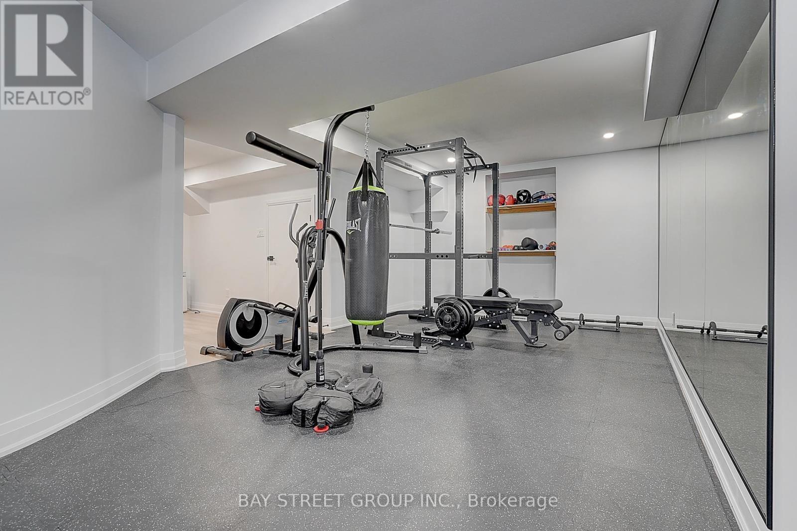 8 MOORELAND COURT - 40
