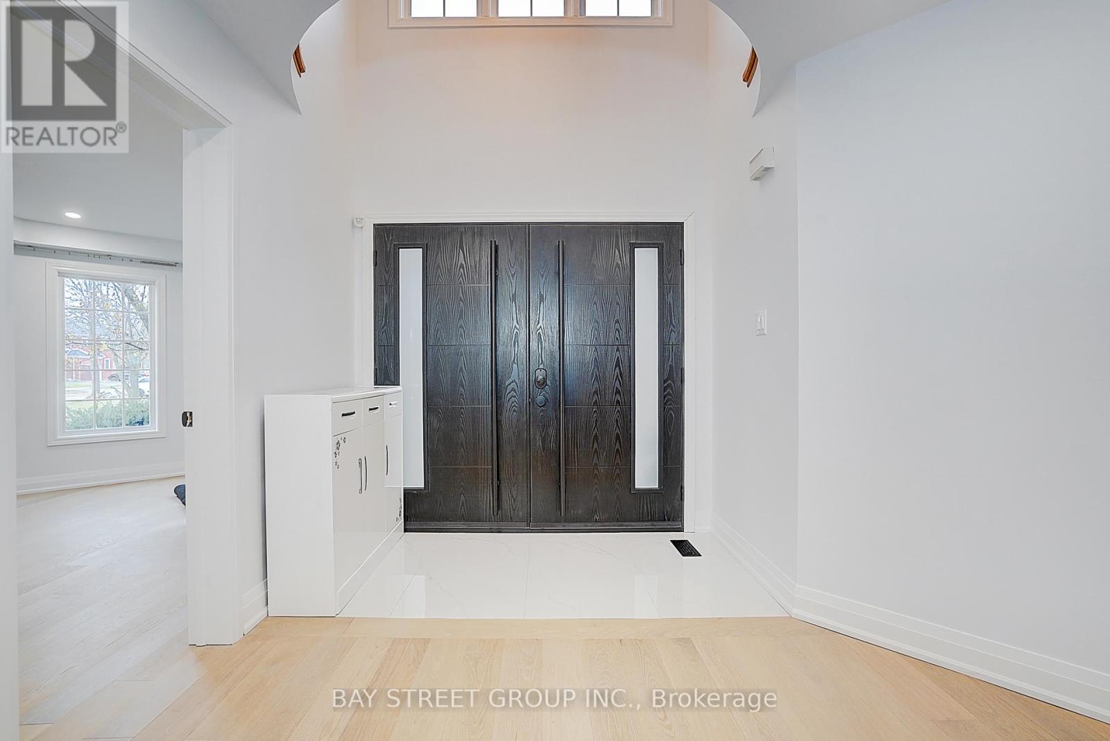 8 MOORELAND COURT - 7