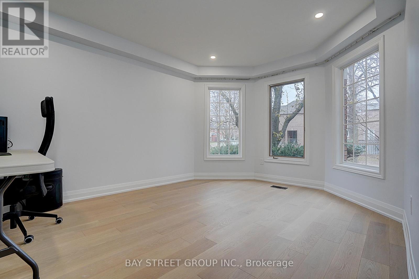 8 MOORELAND COURT - 9