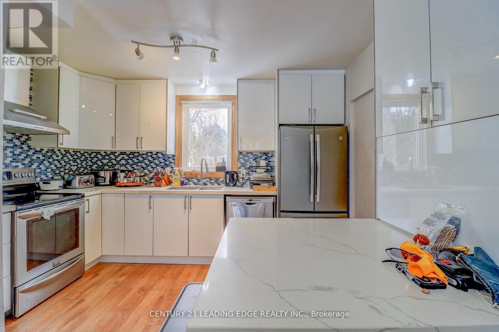 107 LAKELAND CRESCENT - 9